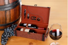 Luksuzna futrola za dve vinske flaše sa dodacima i kožnom presvlakom u braon boji