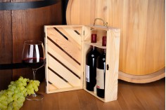 Drvena kutija za dve vinske flaše sa ručkom od kanapa