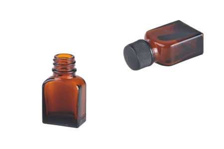 Staklena smeđa bočica 8mL sa crnim plastičnim zatvaračem i čepom-grupa_slika