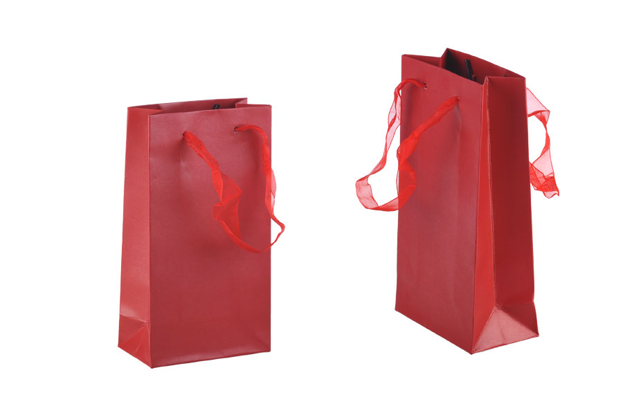 Papirna plastificirana kesa 110x60x200mm sa ručkicama od tila širine 2cm, više boja - 20 kom Papirna plastificirana kesa 110x60x200mm sa ručkicama od tila širine 2cm, više boja - 20 kom