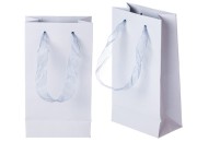 Papirna plastificirana kesa 110x60x200mm sa ručkicama od tila širine 2cm, više boja - 20 kom Papirna plastificirana kesa 110x60x200mm sa ručkicama od tila širine 2cm, više boja - 20 kom