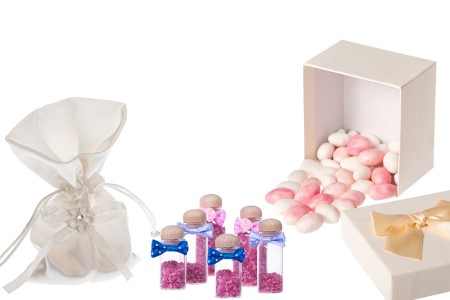 Bele satenske vrećice-grupa_slika