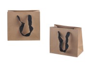 Papirna kraft ekološka kesa 160x80x140mm, sa crnom keper riblja kost trakom širine 20mm - 20 kom Papirna kraft ekološka kesa 160x80x140mm, sa crnom keper riblja kost trakom širine 20mm - 20 kom