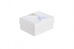 Kartonska bela kutija sa bež i belom satenskom mašnom