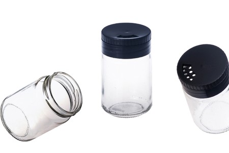 Staklena teglica za začine od 156mL sa crnim zatvaračem sa rupicama-dimenzije_slike