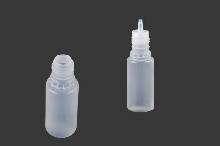 Plastična poluprovidna flašica 10mL sa crnim plastičnim zatvaračem CRC i plastičnom kapalicom, za elektronske cigarete - 50 kom-grupa_slika