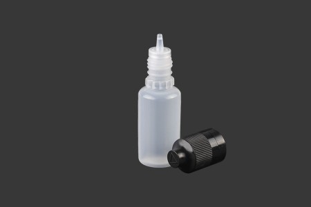 Plastična poluprovidna flašica 15mL sa crnim plastičnim zatvaračem CRC i plastičnom kapalicom, za elektronske cigarete - 50 kom-dimenzije_slike