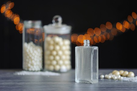 Staklena četvrtasta bočica sa reljefom 90mL za parfem, 18/415-grupa_slika