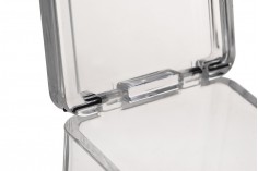 Plastična providna kutijica 81x57x70 mm sa ugrađenim poklopcem i kašičicom (dužina 118 mm) za slatkiše i začine