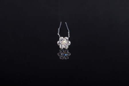 Dekorativna metalna ukosnica sa kamenčićima, u obliku cvetića (širina 11 mm) - 20 kom-slika_proizvoda