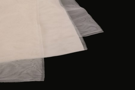 Marama od francuskog tila sa malim rupicama – mekani 50x60 cm, pogodan za poklončiće  za goste na krštenju u raznim bojama – 100 komada-slika_proizvoda