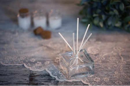 Staklena četvrtasta flašica od 70mL-grupa_slika