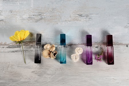 Staklene bočice za parfeme 20mL, u nijansama raznih boja sa sprejom i zatvaračem-grupa_slika