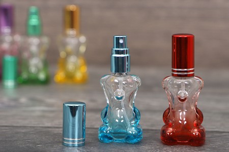 Staklena bočica 10mL u obliku mede, sa sprejom i zatvaračem-grupa_slika