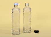 Staklena providna flaša 330mL sa reljefastim detaljima