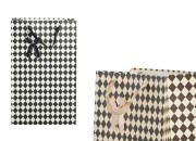 Papirna poklon kesa 230x150x370mm sa satenskom mašnom i ručkom, u dve boje - 12 kom Papirna poklon kesa 230x150x370mm sa satenskom mašnom i ručkom, u dve boje - 12 kom