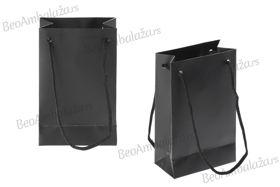 Papirna poklon kesica 110x60x180mm sa ručkom u mat crnoj boji - 20 kom Papirna poklon kesica 110x60x180mm sa ručkom u mat crnoj boji - 20 kom