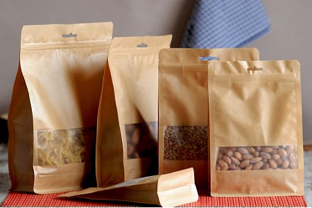 Kraft DoyPack kesice sa zip zatvaranjem, prozorom, Eurohole otvorom, unutrašnjom i spoljašnjom providnom oblogom i sa mogućnošću termo zatvaranja 160x80x260mm - 50kom-grupa_slika