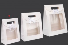 Papirna bela poklon kesa 150x70x200 mm sa zatvaranjem na čičak, prozorom i mašnom - 12 kom