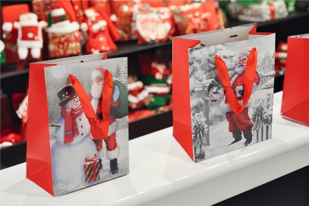 Božićna papirna poklon kesica 180x100x230 mm sa trakom za ručku - 12 kom-grupa_slika