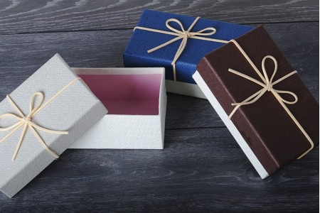 Kartonska kutijica za poklon 150x90x55mm, sa antilop tračicama, više boja - 6 kom-grupa_slika