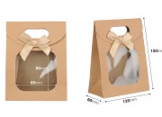 Papirna kraft poklon torbica 120x60x150 mm sa zatvaranjem na čičak, prozorom i mašnom - 12 kom Papirna kraft poklon torbica 120x60x150 mm sa zatvaranjem na čičak, prozorom i mašnom - 12 kom