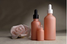 Staklena MAT roze bočica za etarska ulja 30mL, sa grlom PP18
