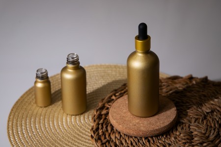 Staklena MAT zlatna bočica za etarska ulja 50mL, sa grlom PP18-3