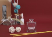 Staklena četvrtasta flašica 60mL, za pića F15.5