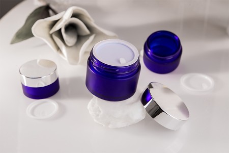 Plava teglica od peskiranog stakla 50mL, sa zatvaračem sa zaptivkom i međupoklopcem-5