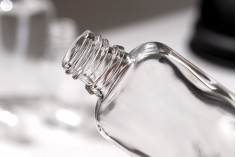 Staklena ovalna providna bočica za etarska ulja 30mL, sa grlom PP18