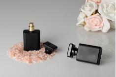 Staklena crna bočica 50 ml za parfeme u setu sa aluminijumskim sprejom i crnim akrilnim poklopcem