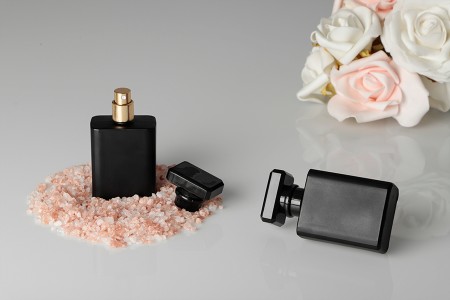 Βočica za parfeme staklena 50mL crna sa sprejom i poklopcem-grupa_slika