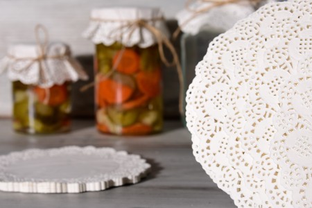 Ukrasni čipkani papirni pokrivači u beloj boji 190 mm - 100 kom-grupa_slika