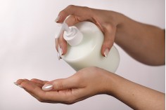 Plastična, okrugla flaša sa pumpicom 500ml za tečni sapun, poluprovidna PP28