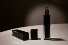 Luksuzna crna bočica 30mL sa pumpicom i zatvaračem