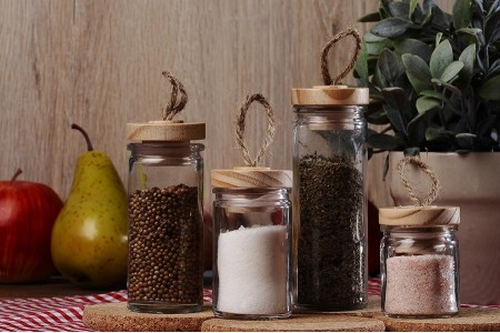 Staklena okrugla teglica 40mL, sa drvenim poklopcem i zakačkom-grupa_slika