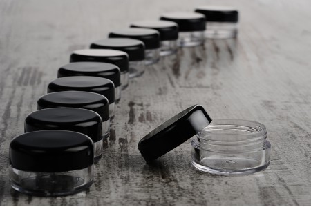 Akrilna providna kutijica 5mL za kreme sa crnim zatvaračem - 12 kom-grupa_slika