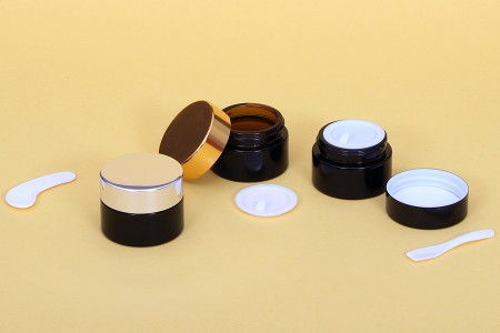 Staklena teglica 15mL u karamel boji, sa plastičnim međupoklopcem i unutrašnjom zaptivkom na zatvaraču-grupa_slika