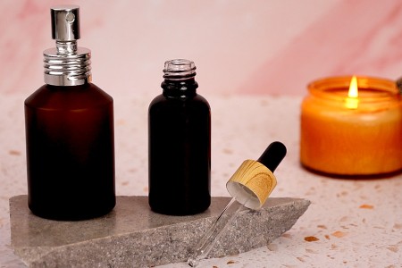 Crna sjajna staklena bočica za etarska ulja 30mL, sa grlom PP18-3