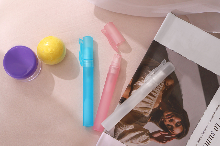 Plastična minijaturna bočica 10mL za parfeme, u 3 boje (poluprovidna, plava ili roze) - 25 kom