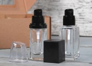 Staklena četvrtasta bočica 30mL za kreme sa crnom pumpicom i crnim zatvaračem Staklena četvrtasta bočica 30mL za kreme sa crnom pumpicom i crnim zatvaračem