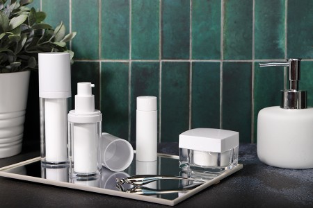 Dopunjiva plastična Airless flašica od 15 mL za kreme, sa spoljnim akrilnim kućištem-grupa_slika