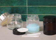 Staklena tegla 100mL sa plastičnim crnim zatvaračem sa unutrašnjom zaptivkom