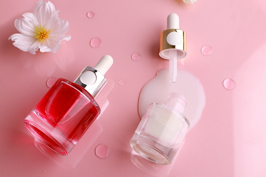 Staklena bočica 15mL sa zlatnom ili srebrnom pipetom na klik i drenažnim elementom-grupa_slika