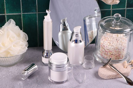 Airless bočica 50mL za kreme sa pumpicom i providnim zatvaračem-grupa_slika