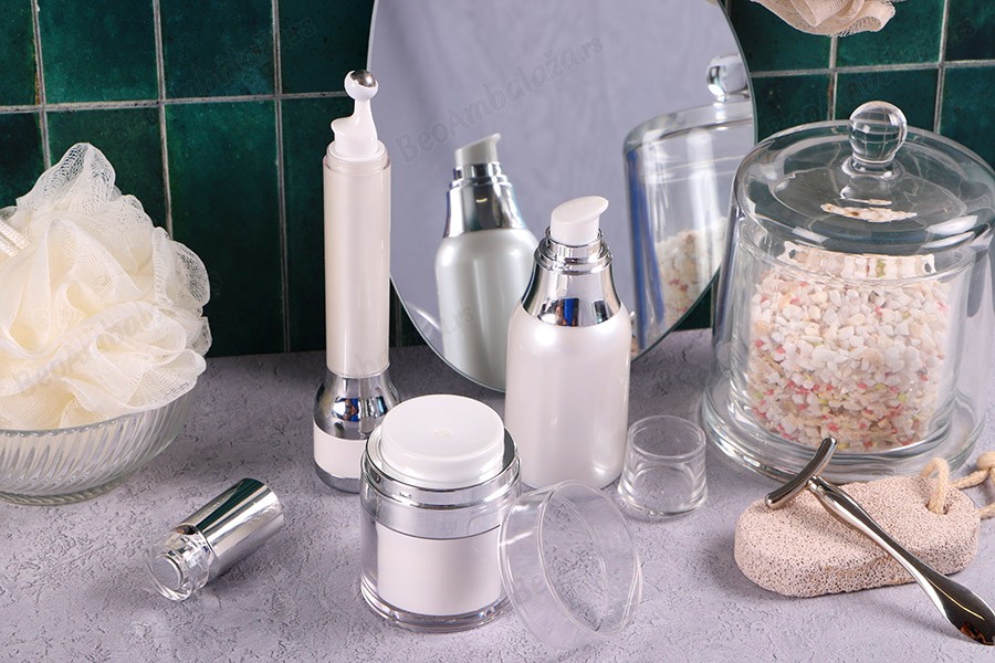 Airless bočica 50mL za kreme sa pumpicom i providnim zatvaračem-grupa_slika