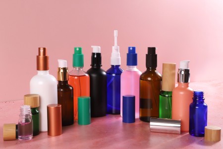 Plastični zatvarač PP18 sa presvlakom od bambusa, unutrašnjim lajnerom i plastičnim regulatorom protoka sa zapušačem-grupa_slika