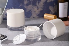 Akrilna kutijica 30mL za kremu sa plastičnim belim zatvaračem, međupoklopcem i spatulom