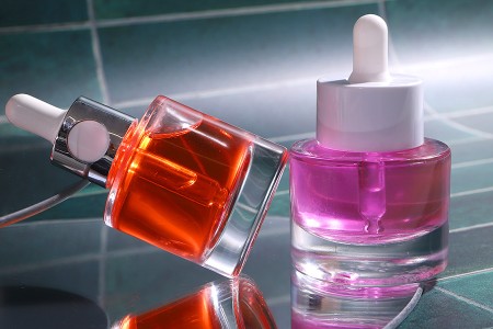 Staklena bočica 15mL sa zlatnom ili srebrnom pipetom na klik i drenažnim elementom-grupa_slika